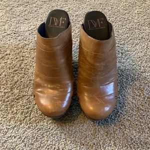 Diane VonFurstenverg Wedges